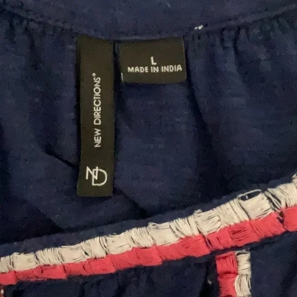 New Directions. Top. Size L. - Picture 6 of 7